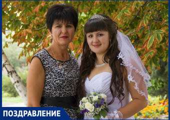 Татьяну Хрипунову поздравили с Днем рождения самые родные - дети и внук