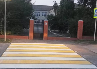 В Морозовском районе на пешеходные переходы нанесли дорожную разметку