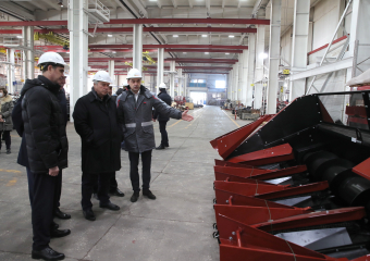 Губернатор посетил Морозовск и ознакомился с работой предприятия АО «Клевер»