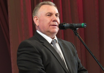 Районный глава поздравил морозовчанок с 8 марта и попал на видео