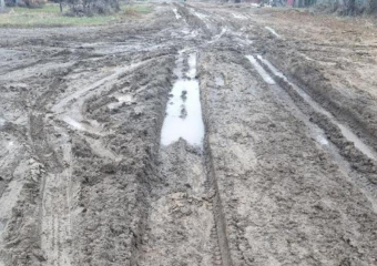 «Работы не выполнены из-за погодных условий»: привести дорогу в порядок пообещали в администрации Морозовска