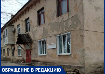 Приезжают поздравлять ветерана, фотографируются с ним, а что вокруг такое- не замечают, - жители дома на улице Коммунистическая
