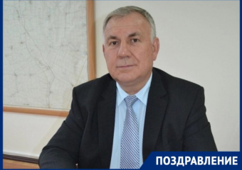 Глава администрации Морозовского района поздравил со Светлым Христовым Воскресением 