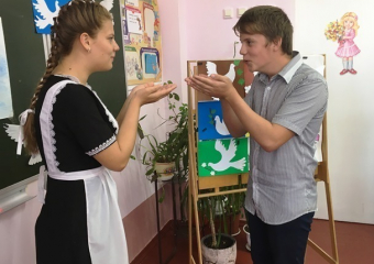 Письмо в редакцию: Приветствия разных народов мира звучали в 4 школе на акции "Голубь - символ мира"