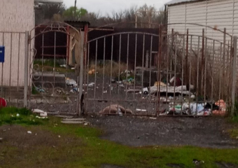 Грязный двор на Руднева уберут после публикации в «Блокноте»