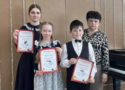 Юные пианисты Морозовска взяли призы на конкурсе в Белой Калитве