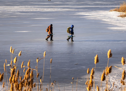 Запретить выход на лед без взрослых: морозовчанам напомнили, как защитить детей в зимний период