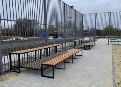 Скамейки на волейбольной площадке восстановили: морозовчан попросили не ломать их