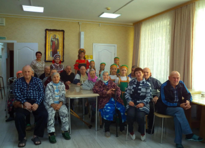 Песни, танцы и «Репка»: в Морозовском районе устроили тёплый праздник для пожилых