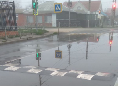 Канализационный коллапс у кадетского корпуса: резкий запах проблемы, которую никто не спешит решать