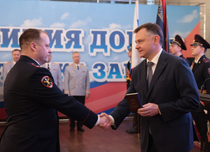 Юрий Слюсарь поздравил с профессиональным праздником полицейских Дона