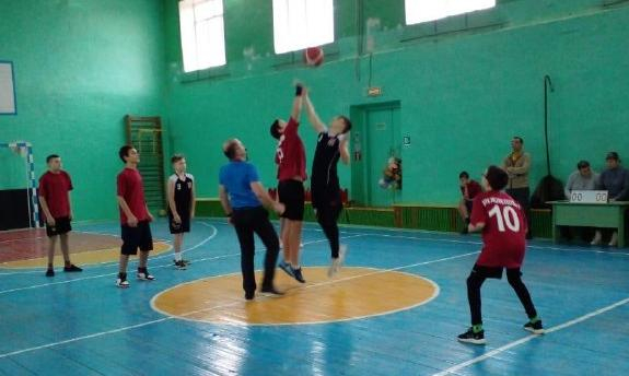 Юношеская команда Морозовского района по баскетболу выиграла у белокалитвенцев со счётом 47:19