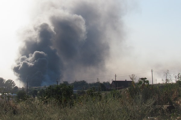 Добравшийся до кладбища ландшафтный пожар испугал жителей Морозовска
