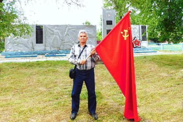 Владимир Колябин заказал знамя 14-й гвардейской стрелковой дивизии для музея в Грузиновском поселении Морозовского района