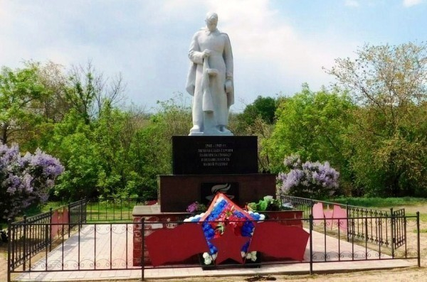 Письмо в редакцию: О солдатах из братской могилы в хуторе Грузинов