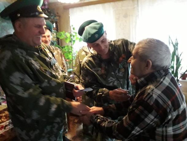 Юбилейную медаль в Морозовске вручили 84-летнему пограничнику