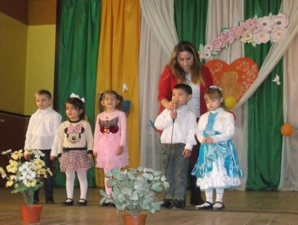 Праздничный концерт «Самая прекрасная из женщин» подготовили ко Дню матери в хуторе Старо-Петровском