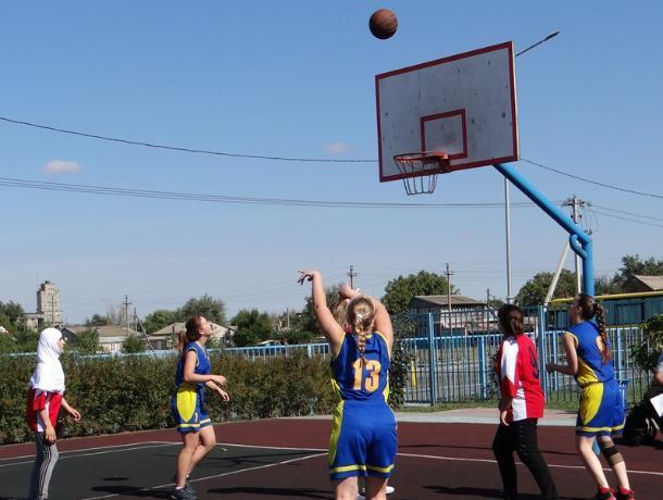 Школьники Морозовского района оказались лучшими в уличном баскетболе и ГТО