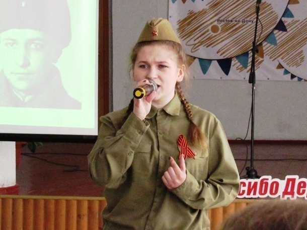Слезы наворачивались на глазах у зрителей во время поэтической встречи в Морозовске