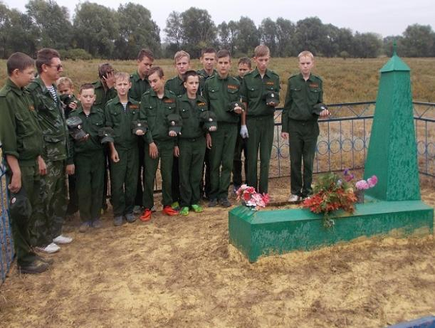 Кадеты провели патриотическую акцию «Память поколений» в хуторе Морозов