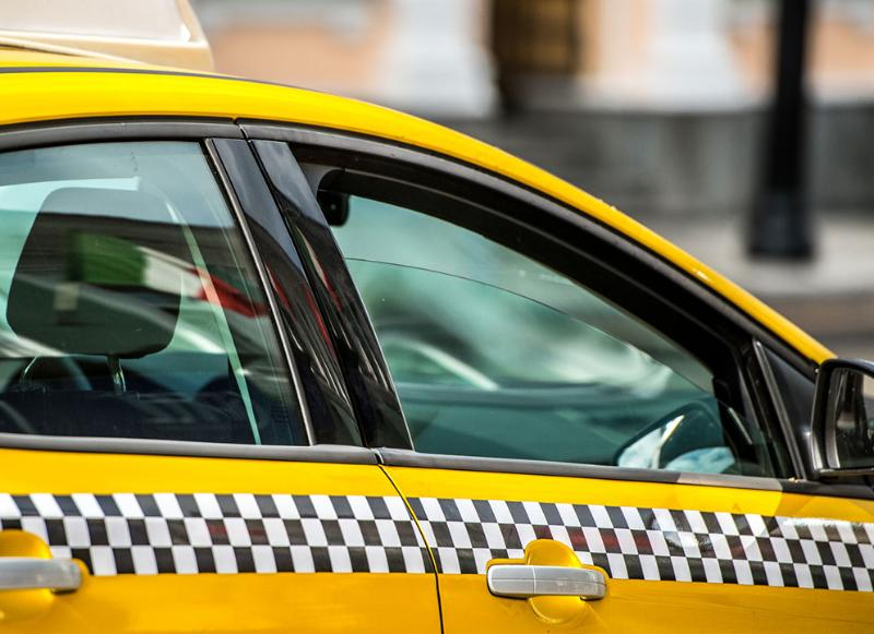 Шашечки теперь обязательны: На Дону изменились правила организации пассажирских перевозок легковыми такси