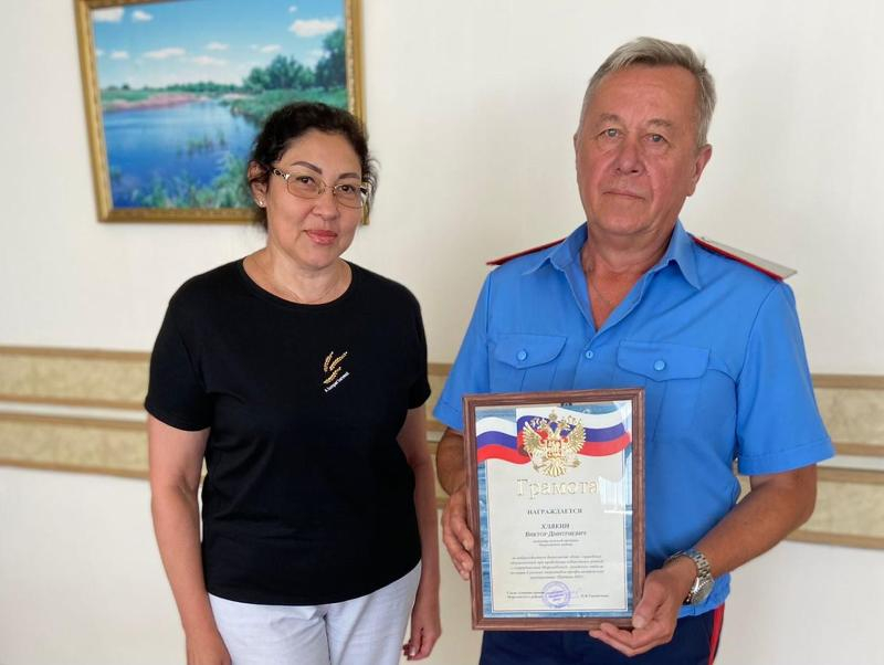 Активистов казачьей дружины в Морозовске наградили почетными грамотами