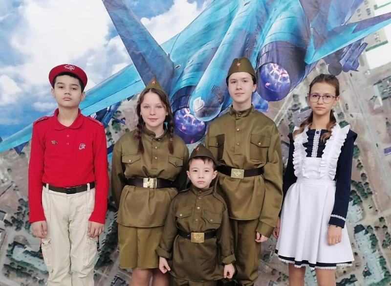 Воспитанники детской школы искусств приняли участие в концерте «Непокоренный Сталинград» в морозовском Доме офицеров