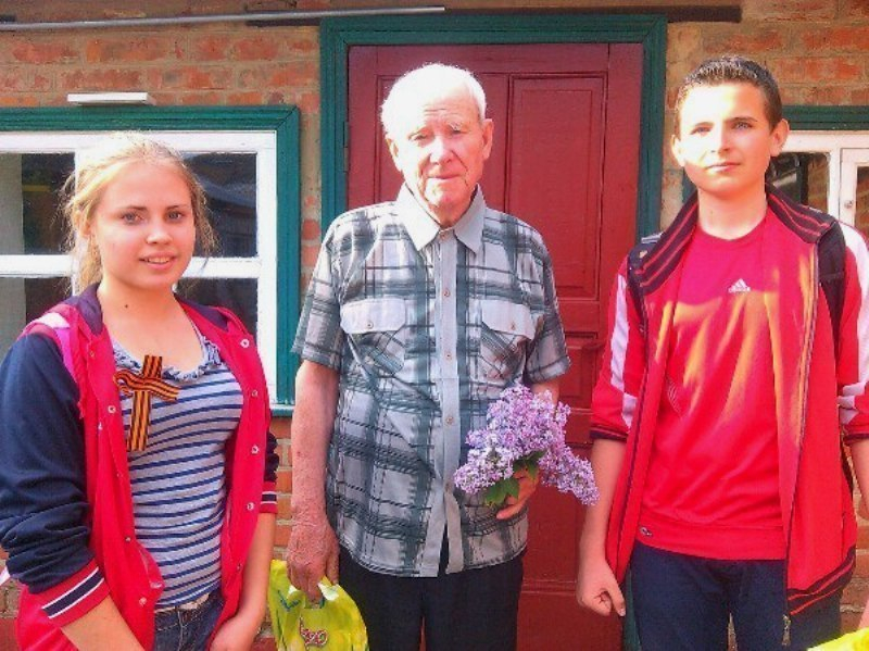 Волонтеры проекта ''Время благодарить'' в Морозовске навестили и поздравили ветеранов