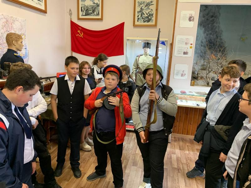 О формировании казачьей сотни в Морозовске рассказали школьникам в краеведческом музее