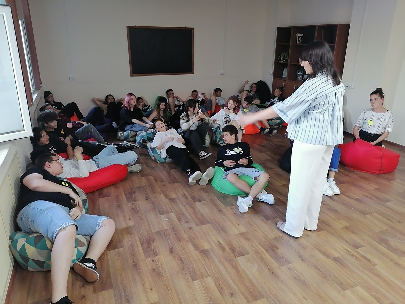 В ММЦ Морозовска прошла увлекательная встреча с психологом на тему «Я выбираю»