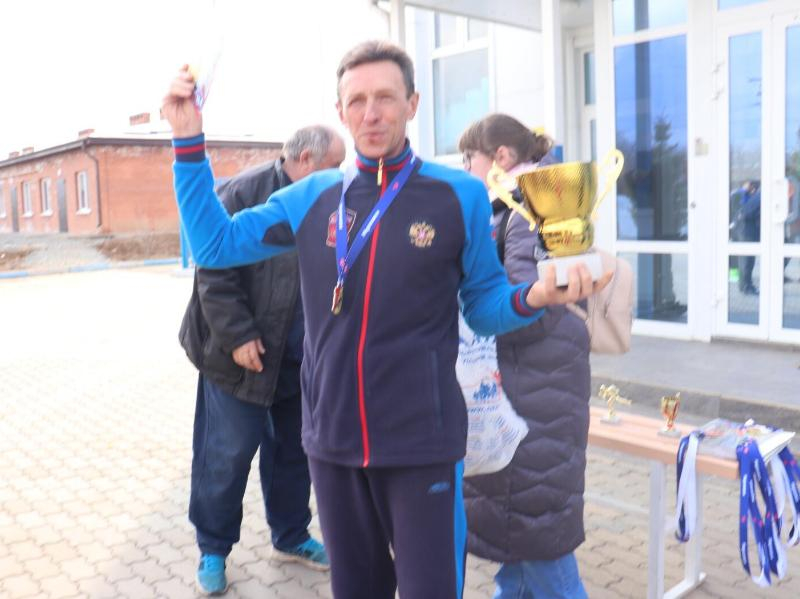 Победителем 35-ого легкоатлетического пробега «Любви и здоровья» в Морозовске стал гость из Белой Калитвы Владимир Козубаль
