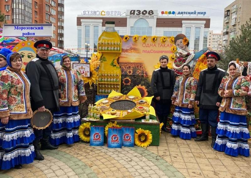 У морозовского народного ансамбля казачьей песни «Криница» появились новые костюмы
