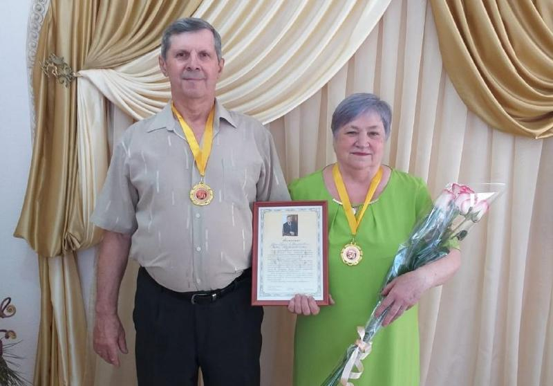 «Золотых юбиляров» семейной жизни чествовали в Морозовске