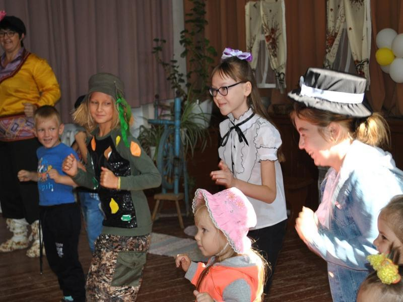 Театрализованное представление «Как Емеля в лето не верил» провели для детей в хуторе Вишневка