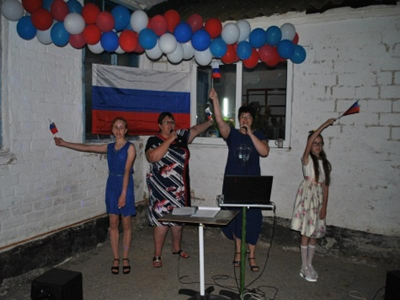 Душевный концерт ко Дню России провели культорганизаторы в Сибирьчанском сельском клубе