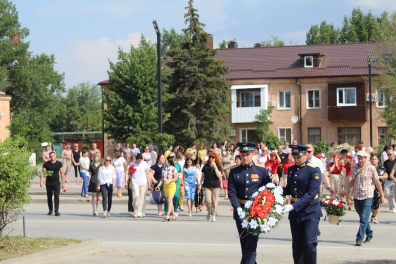 Акция «Через года, через века, помните!» состоялась в День памяти и скорби на городской площади в Морозовске