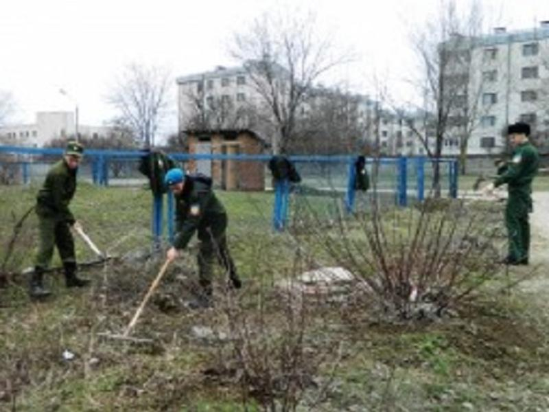 Волонтерский отряд «Донская вольница» помог с уборкой в Центре социального обслуживания Морозовска