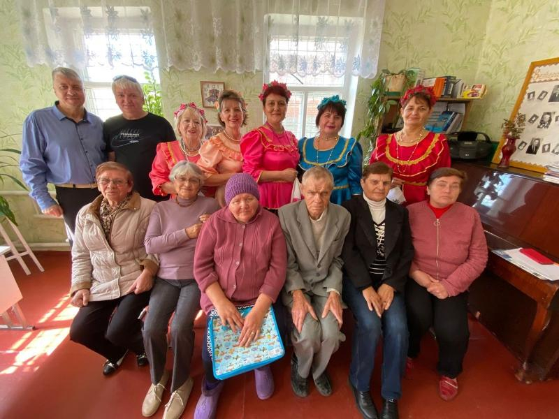Пенсионеров в ЦСО Морозовского района поздравили с международным Днем пожилых людей