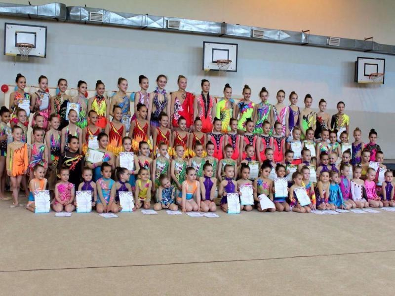 Морозовская детско-юношеская спортивная школа объявила о начале набора в секцию художественной гимнастики