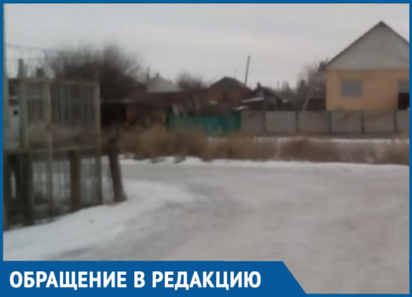 Посыпьте песком переулок Комсомольский, чуть в речку не съехала, - морозовчанка