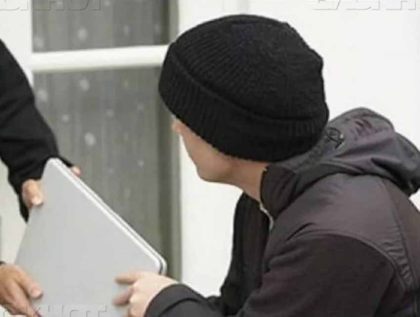 Студенты морозовского техникума украли у своего соседа по общежитию ноутбук