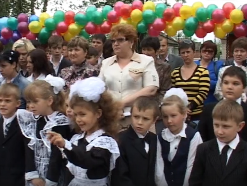 Видео прошлых лет: Сюжет, снятый к 70-летнему юбилею школы №3 в Морозовске сам уже стал историей