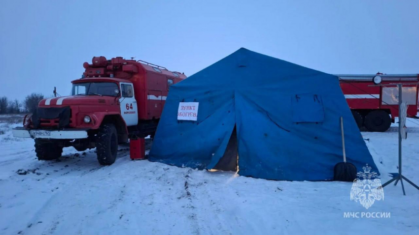 На трассе Морозовск-Волгодонск развернули пункты обогрева для водителей