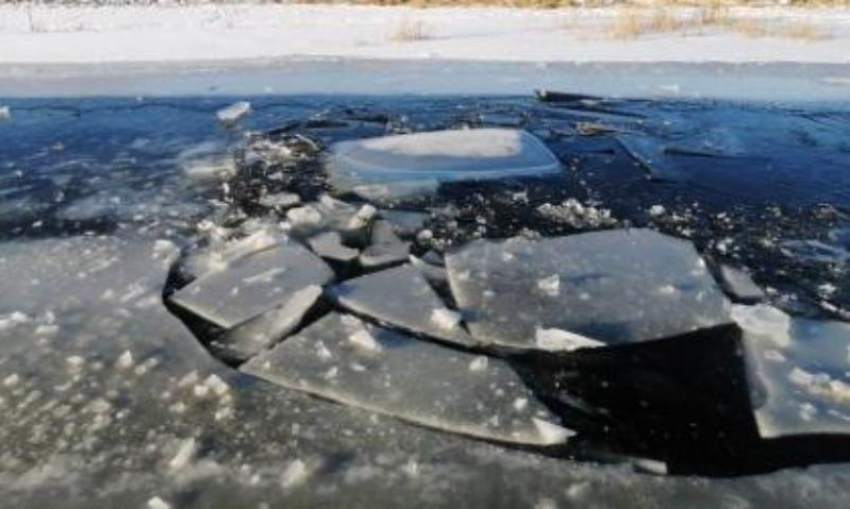 Одноклассники утонувшего в реке Быстрой школьника сообщили следователям Морозовска, что он собирался «бить лед"