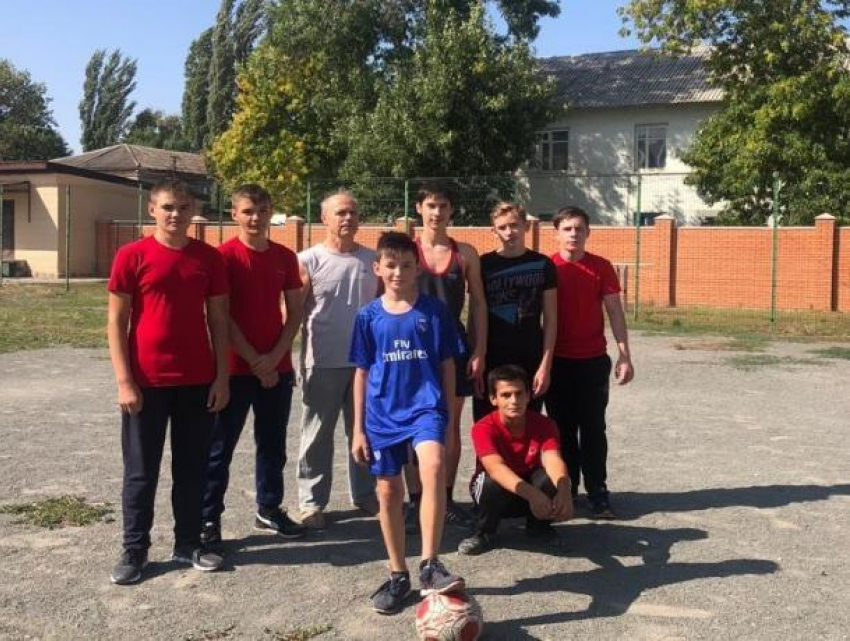 Весело и с пользой провести летние каникулы детям помогли сотрудники полиции Морозовского района
