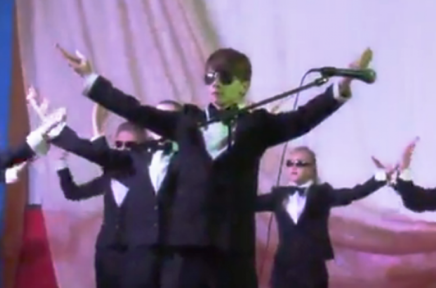 «Парнас» впервые представил в Морозовске крутой танец «Агенты»