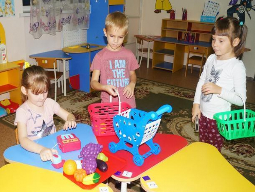 Воспитанники морозовского детского сада «Солнышко» окунулись в мир профессий