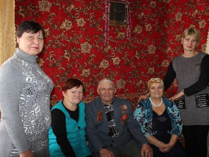Детей войны и ветеранов Великой Отечественной войны поздравили с юбилеем в хуторе Парамонове