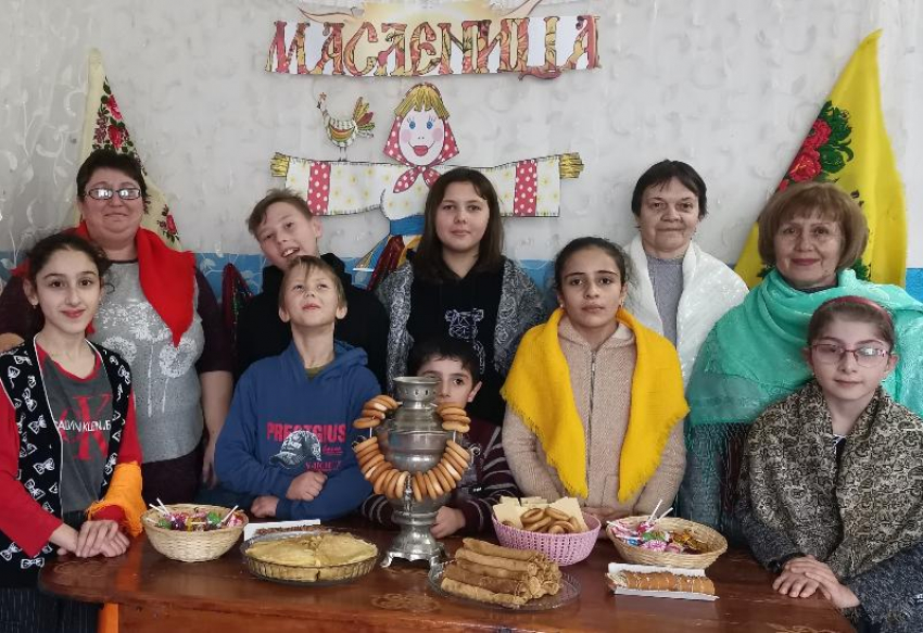 С горячими блинами и веселыми конкурсами отпраздновали Масленицу в Сибирьчанском СК