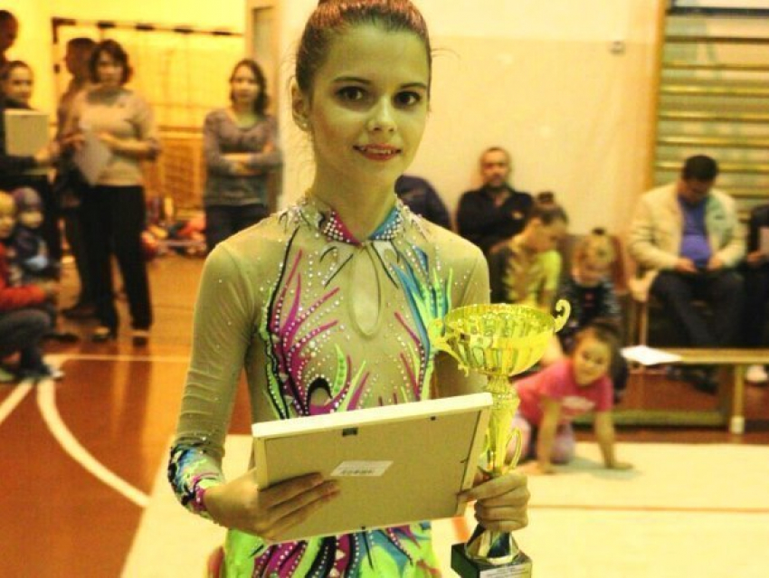 Двести юных спортсменок выступили на областном турнире по гимнастике в Морозовске